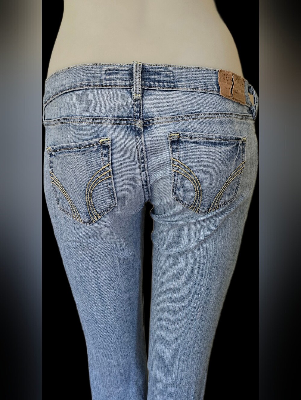 EUC Hollister Low-Rise Straight Leg Jeans Soft Stretch 1 - Picture 3 of 8